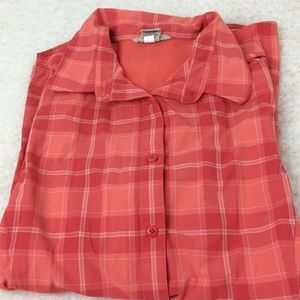 Woman’s Duluth trading company fishing shirt large